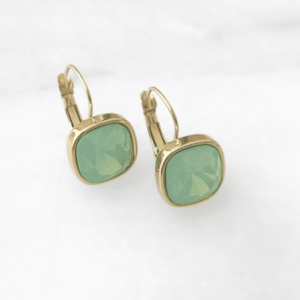Boucles d'oreille dorée et pierre verte